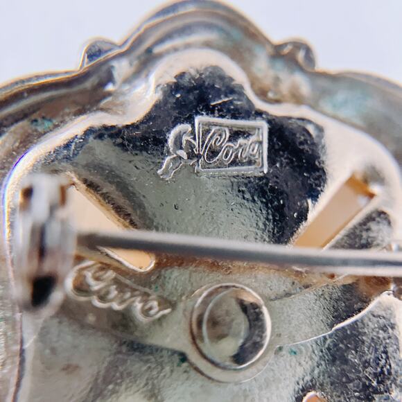 Vintage Coro Cameo Brooch 40s-50s Diamond Accent 10K Gold Plated Shell Carving - Picture 10 of 11